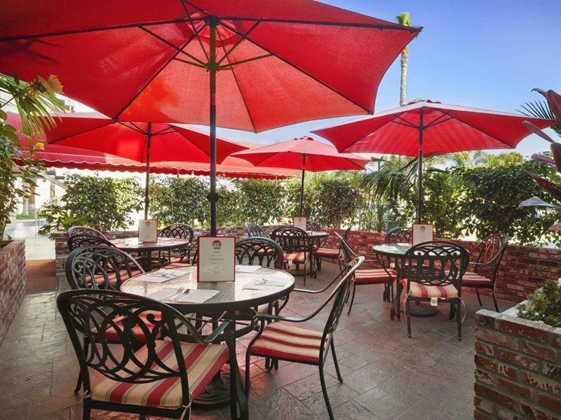 Ramada by Wyndham Costa Mesa/Newport Beach Bagian luar foto