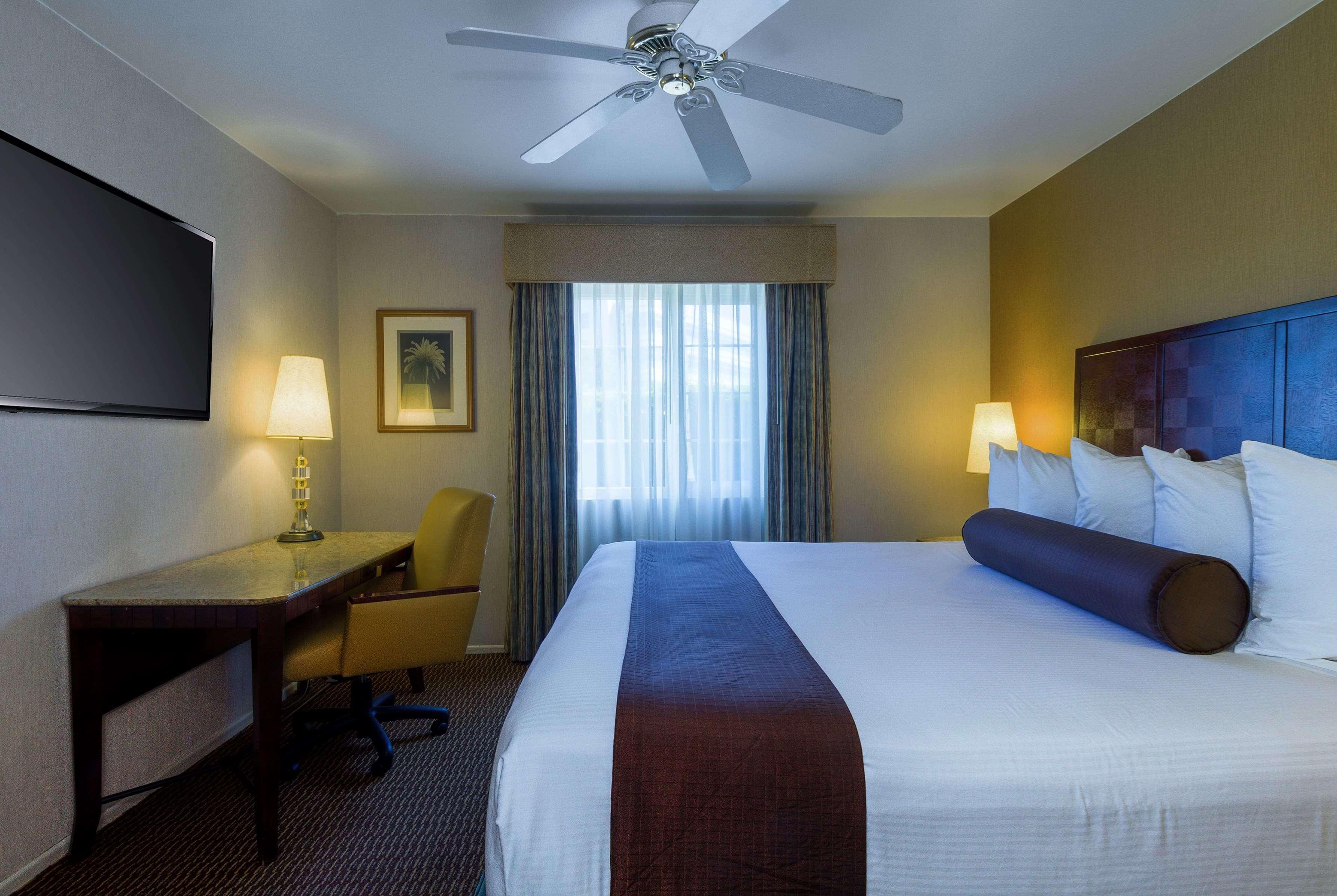 Ramada by Wyndham Costa Mesa/Newport Beach Bagian luar foto