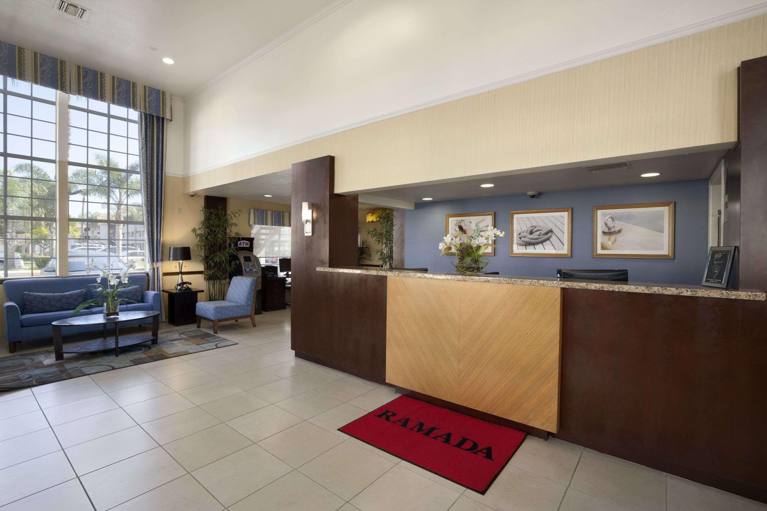 Ramada by Wyndham Costa Mesa/Newport Beach Bagian luar foto