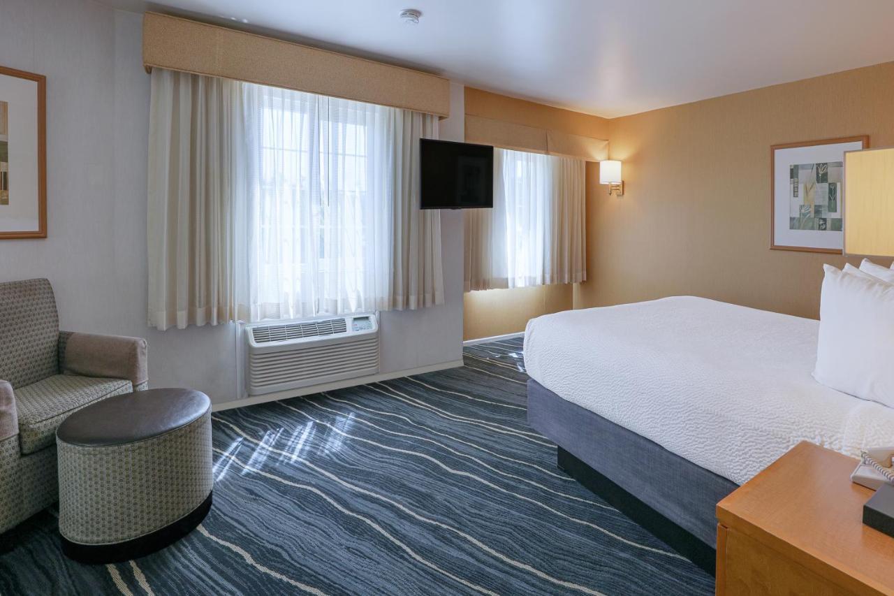 Ramada by Wyndham Costa Mesa/Newport Beach Bagian luar foto