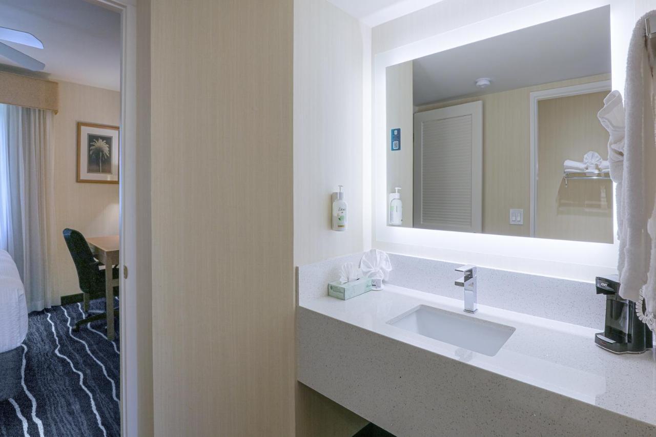 Ramada by Wyndham Costa Mesa/Newport Beach Bagian luar foto