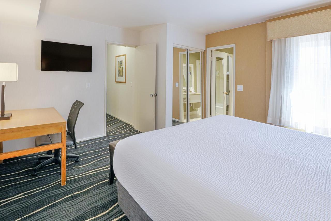 Ramada by Wyndham Costa Mesa/Newport Beach Bagian luar foto