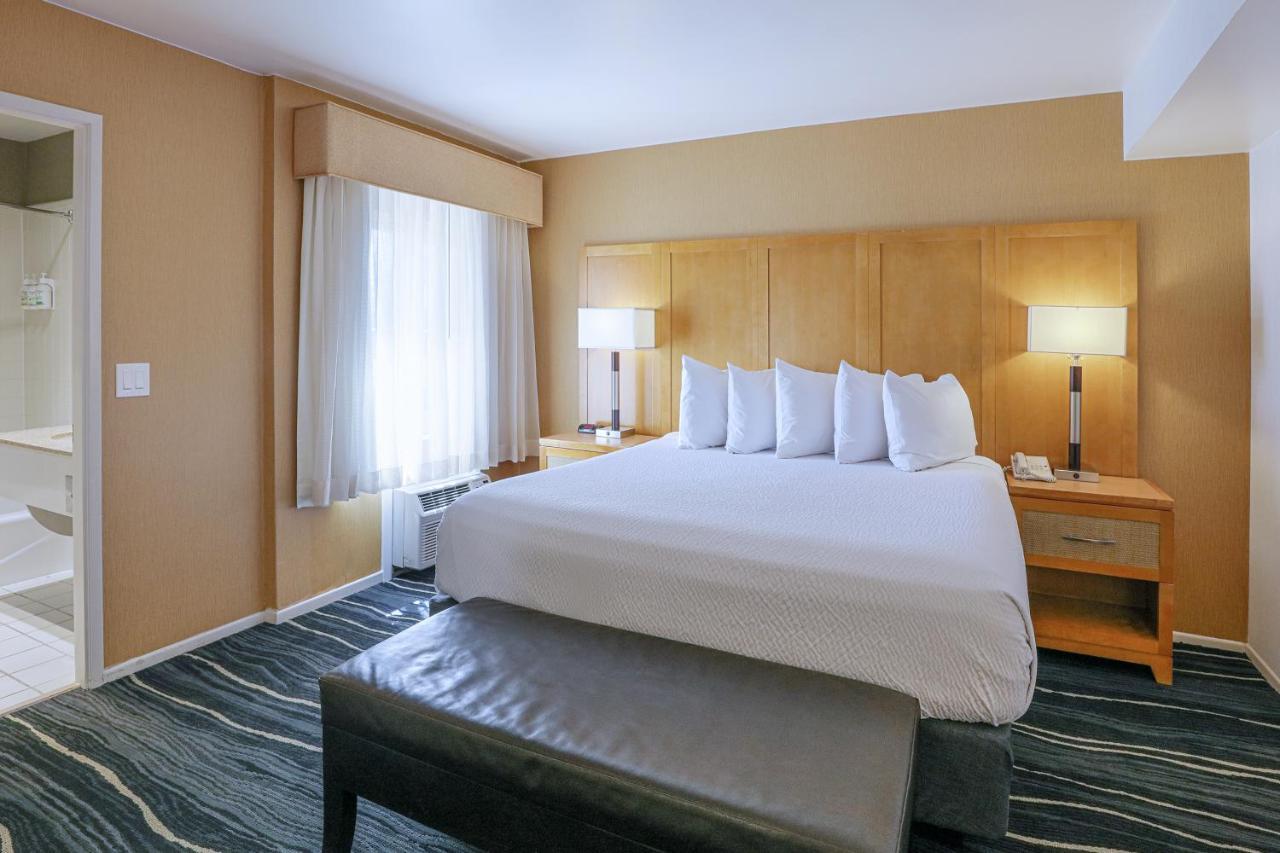 Ramada by Wyndham Costa Mesa/Newport Beach Bagian luar foto