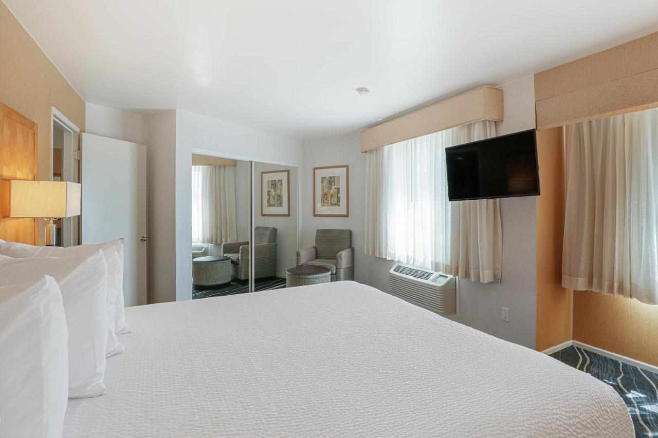 Ramada by Wyndham Costa Mesa/Newport Beach Bagian luar foto