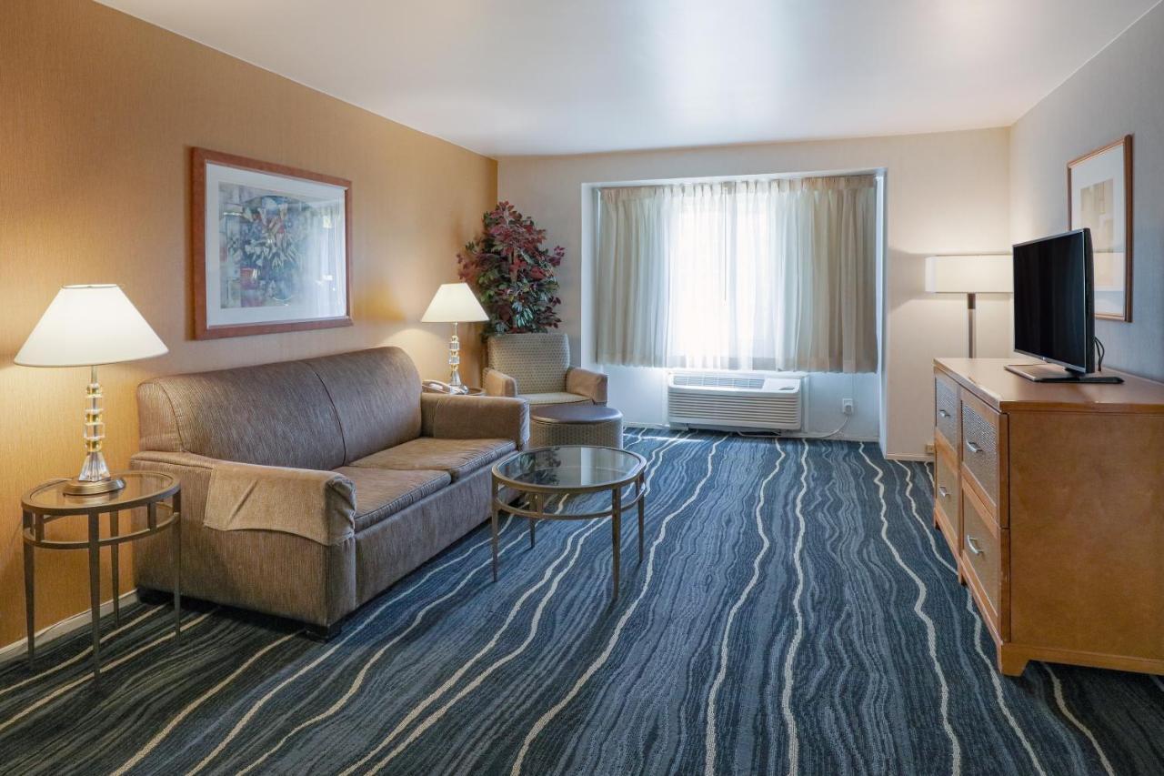 Ramada by Wyndham Costa Mesa/Newport Beach Bagian luar foto