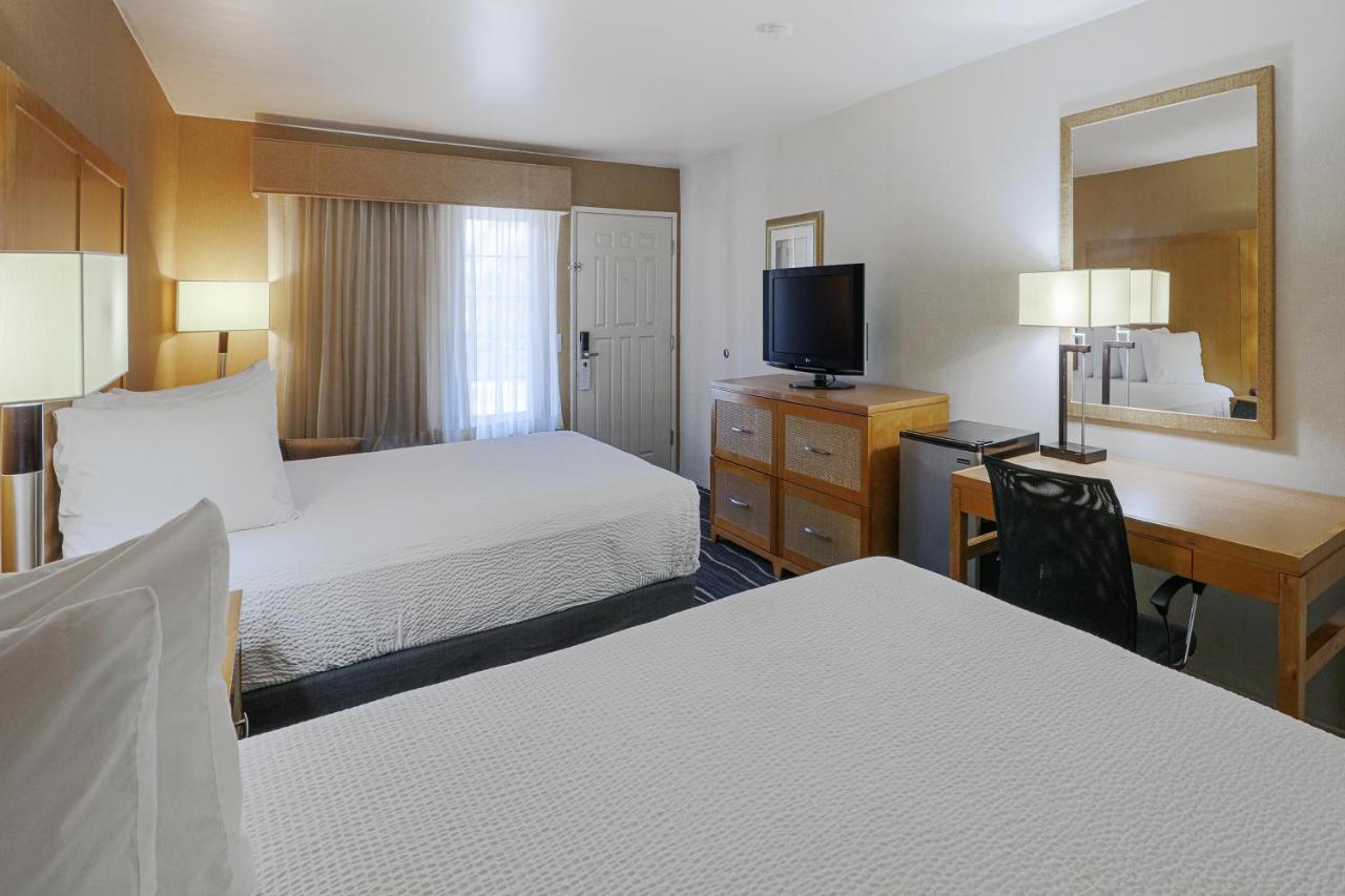 Ramada by Wyndham Costa Mesa/Newport Beach Bagian luar foto