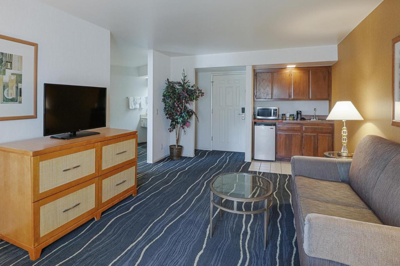 Ramada by Wyndham Costa Mesa/Newport Beach Bagian luar foto