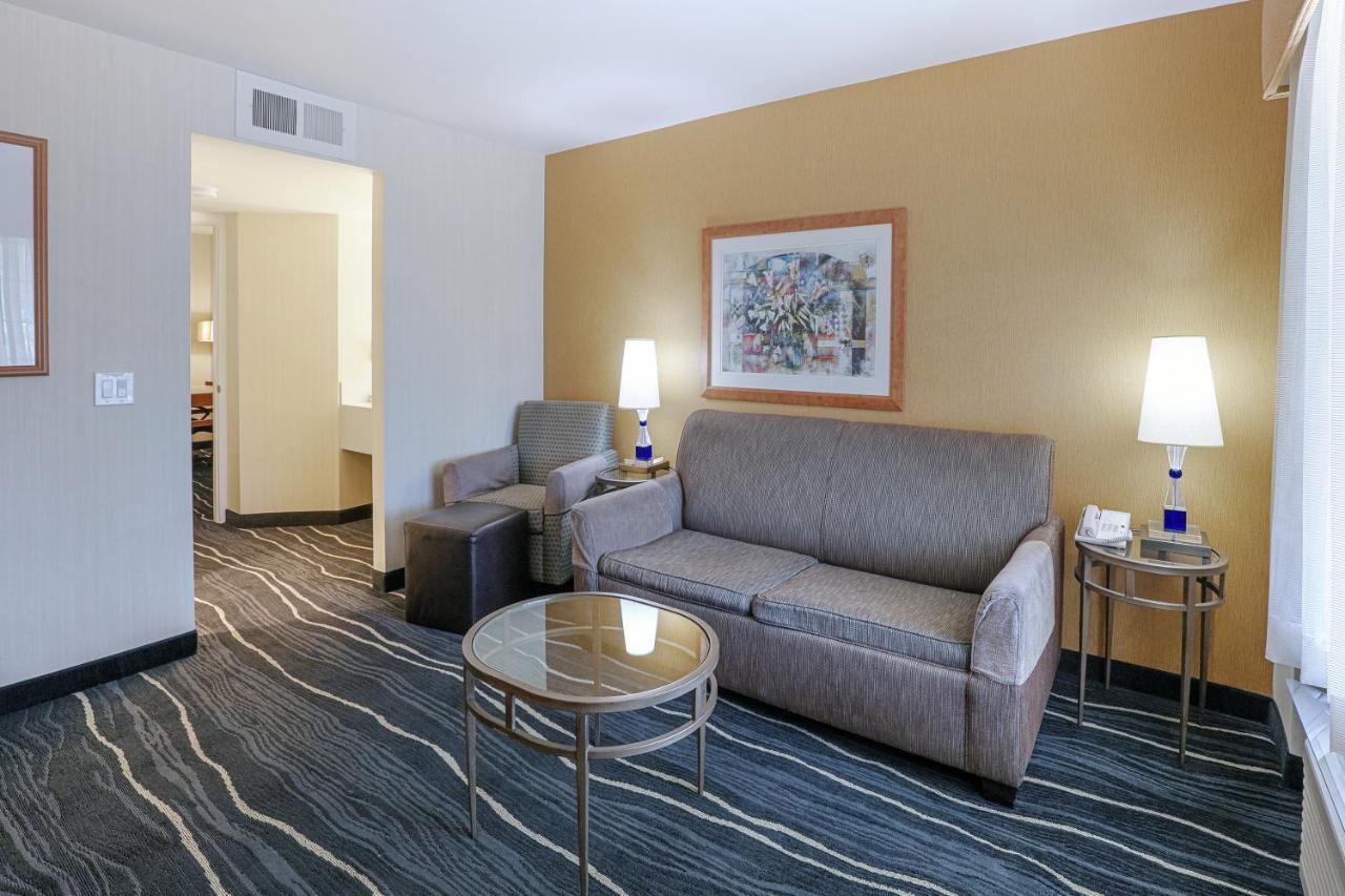 Ramada by Wyndham Costa Mesa/Newport Beach Bagian luar foto