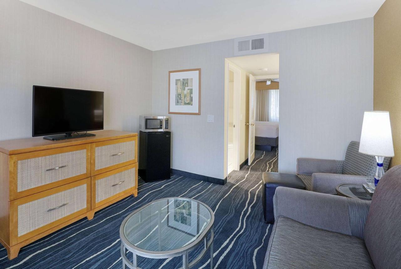 Ramada by Wyndham Costa Mesa/Newport Beach Bagian luar foto