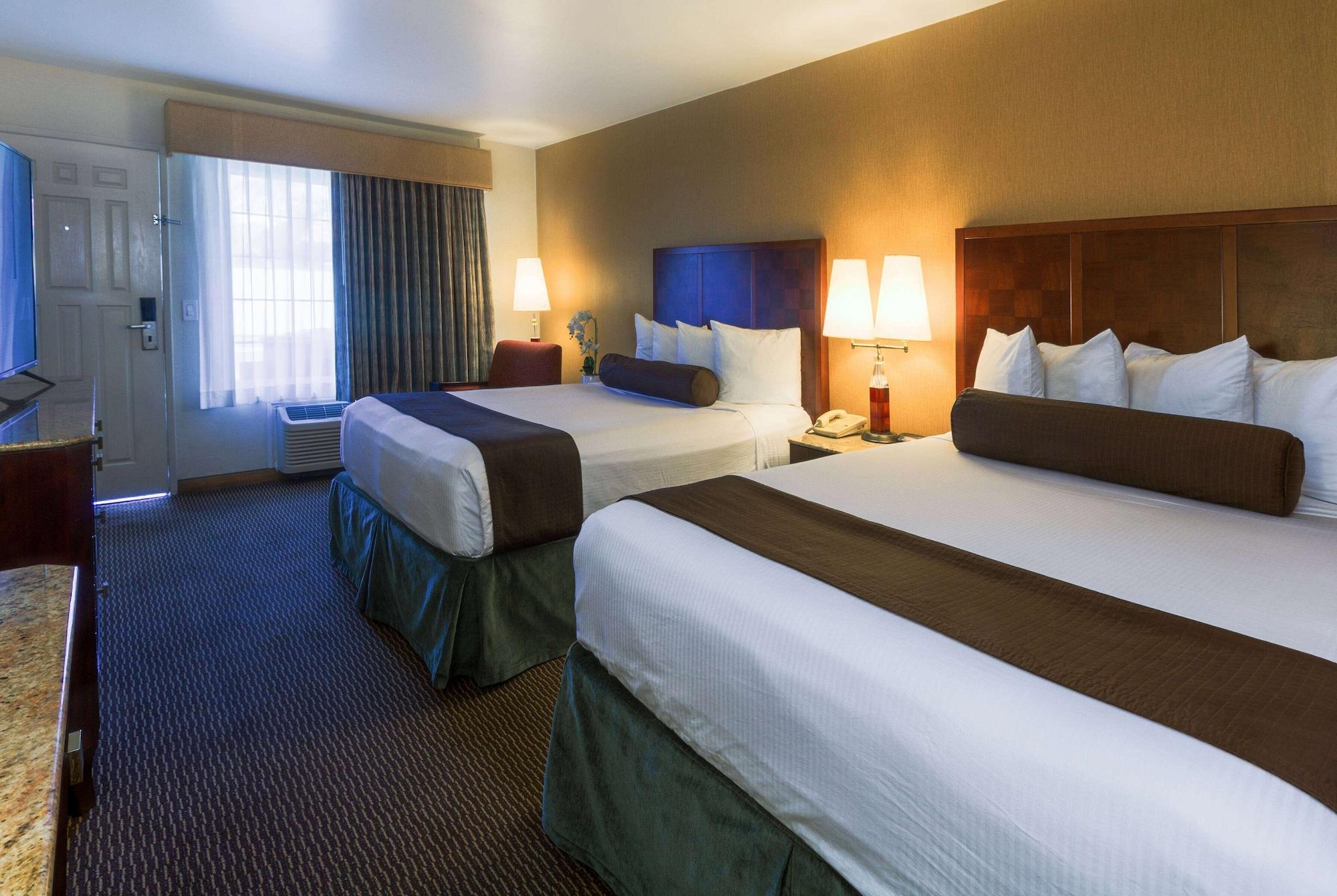 Ramada by Wyndham Costa Mesa/Newport Beach Bagian luar foto