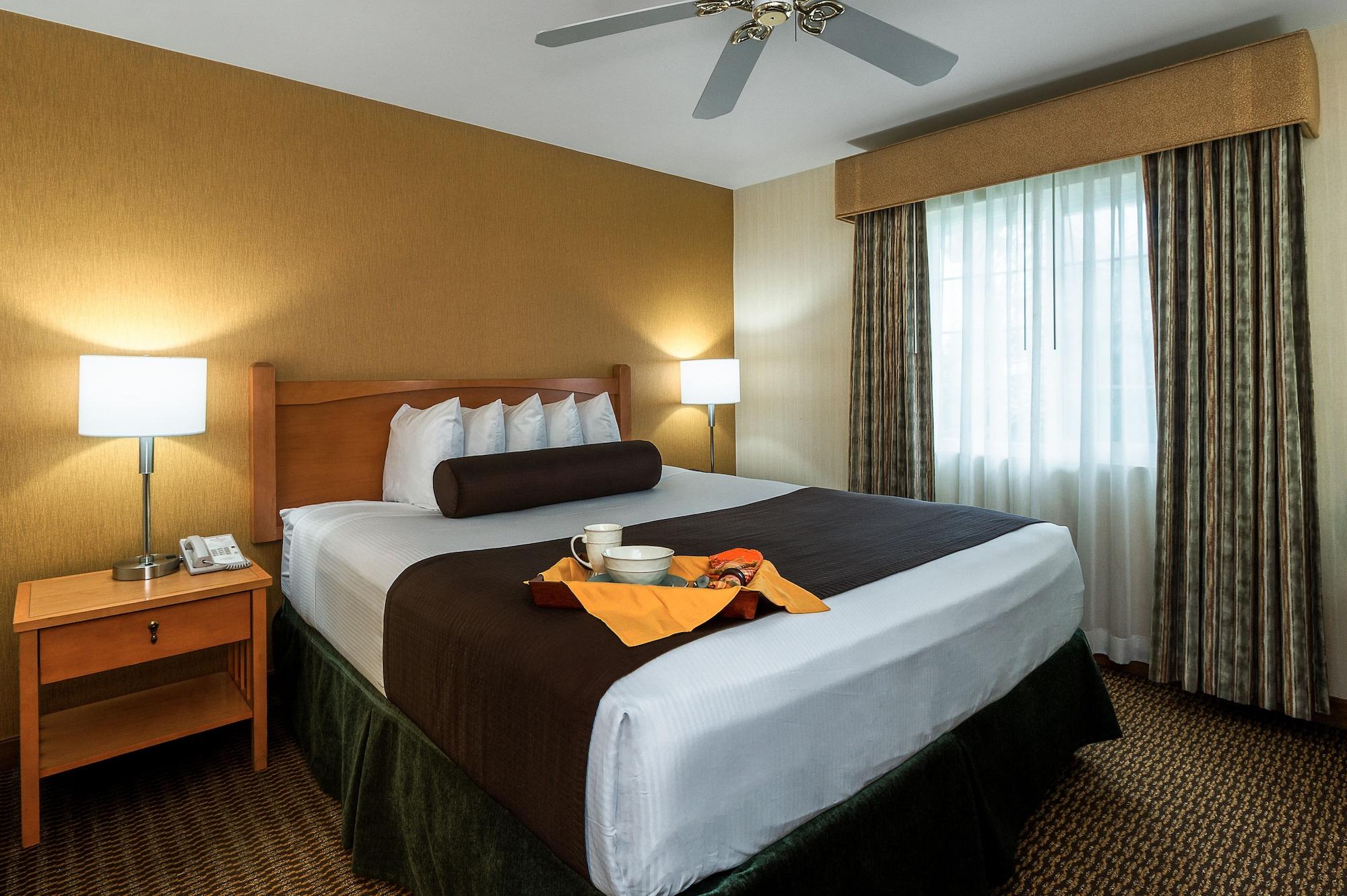 Ramada by Wyndham Costa Mesa/Newport Beach Bagian luar foto