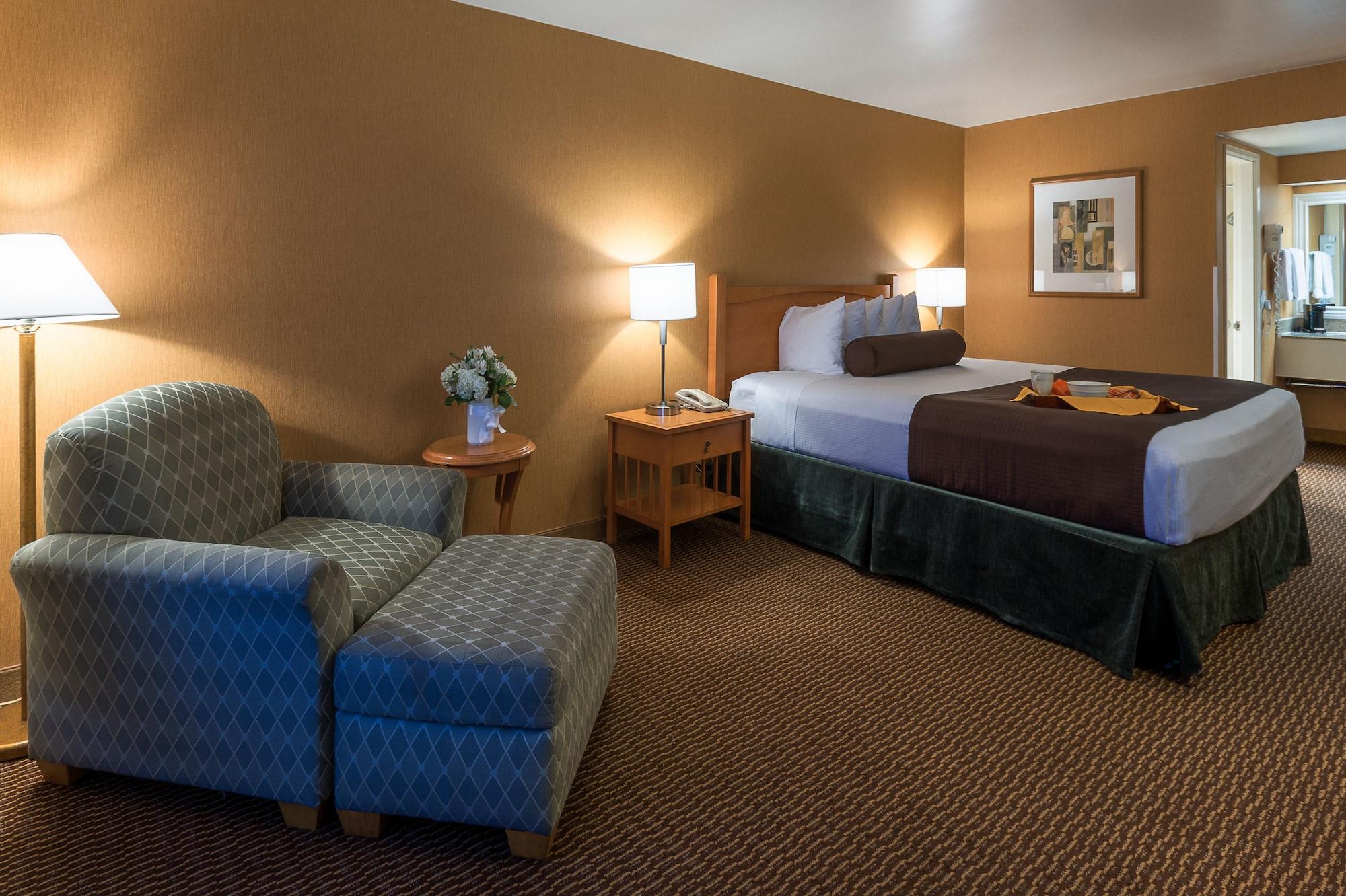 Ramada by Wyndham Costa Mesa/Newport Beach Bagian luar foto