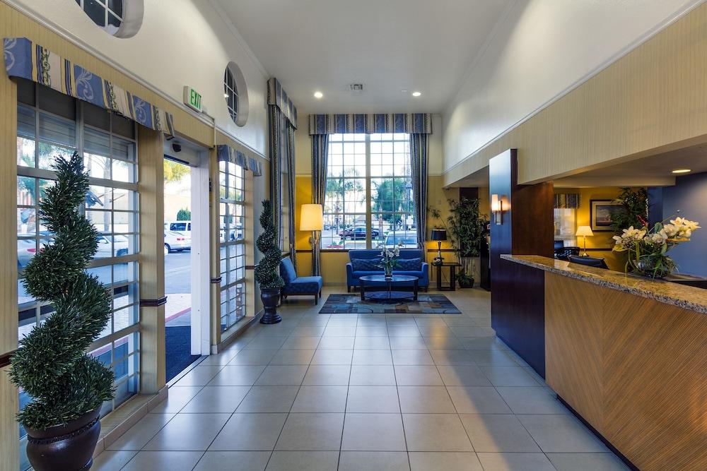 Ramada by Wyndham Costa Mesa/Newport Beach Bagian luar foto