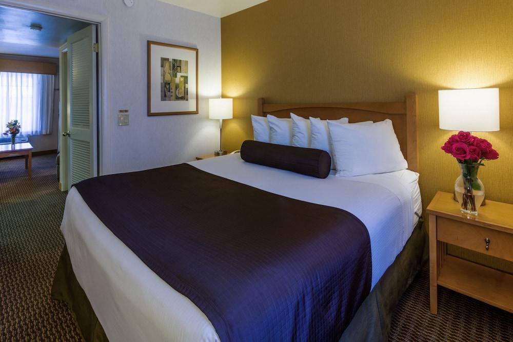 Ramada by Wyndham Costa Mesa/Newport Beach Bagian luar foto