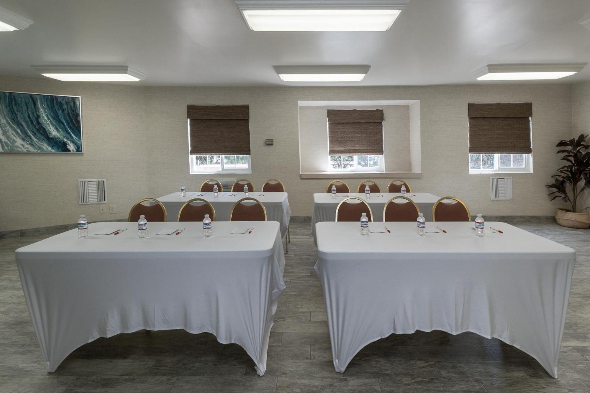 Ramada by Wyndham Costa Mesa/Newport Beach Bagian luar foto