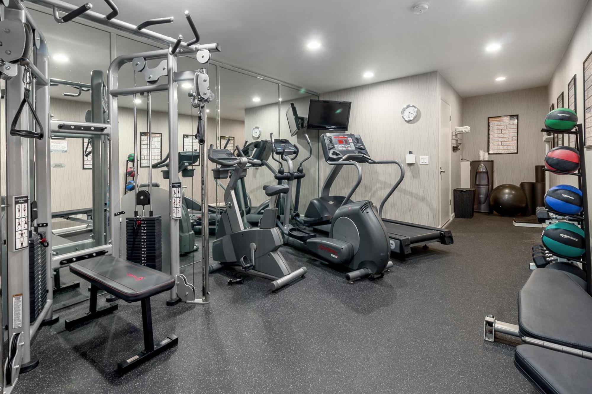 Ramada by Wyndham Costa Mesa/Newport Beach Bagian luar foto