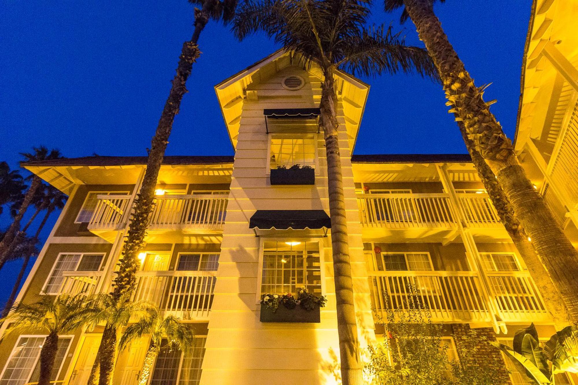 Ramada by Wyndham Costa Mesa/Newport Beach Bagian luar foto