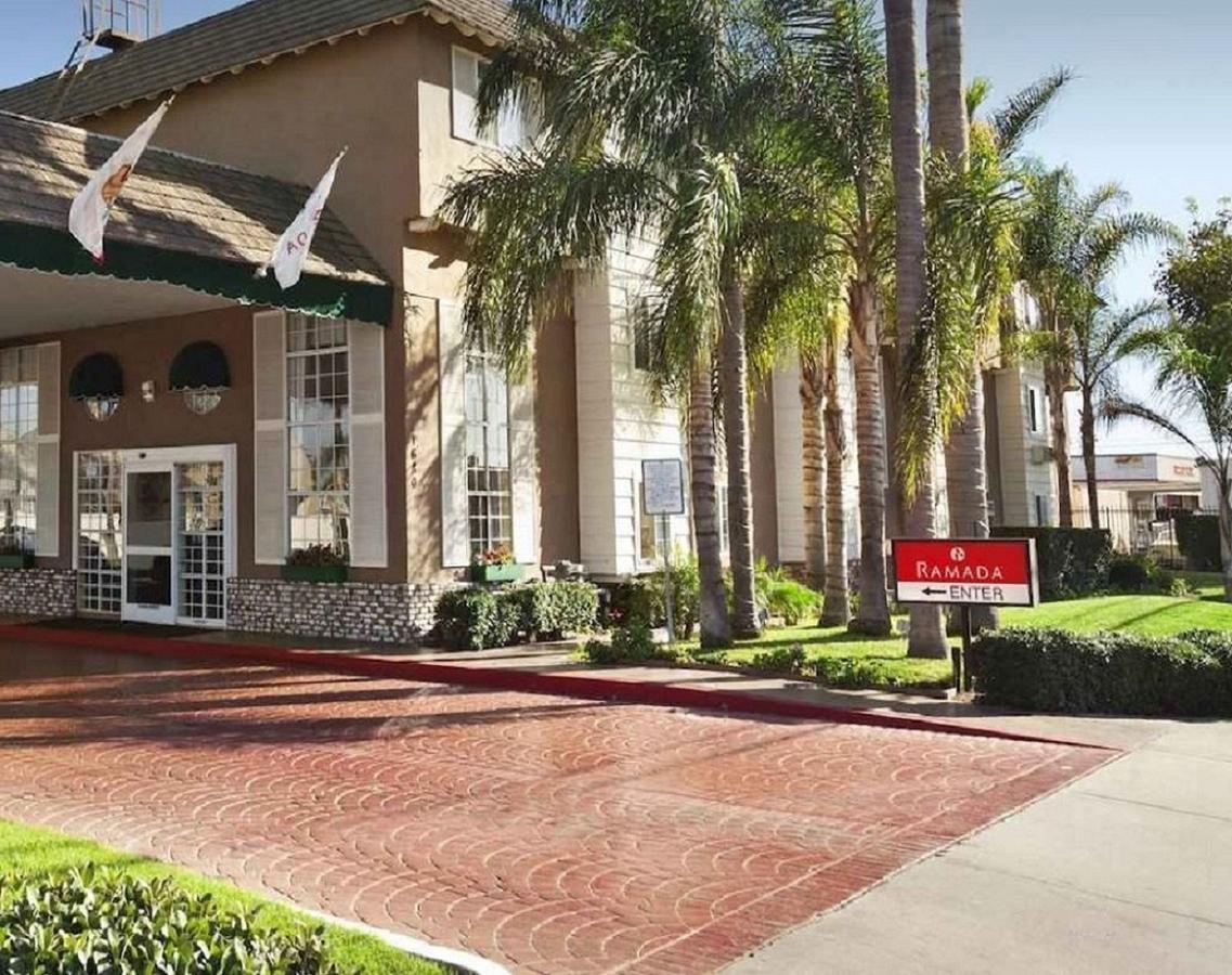 Ramada by Wyndham Costa Mesa/Newport Beach Bagian luar foto